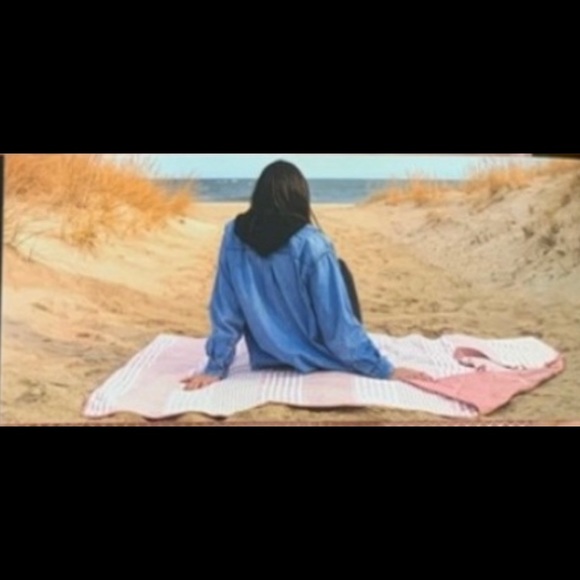 Brand new!!!!  The UGG Mischa outdoor blanket - Picture 2 of 2